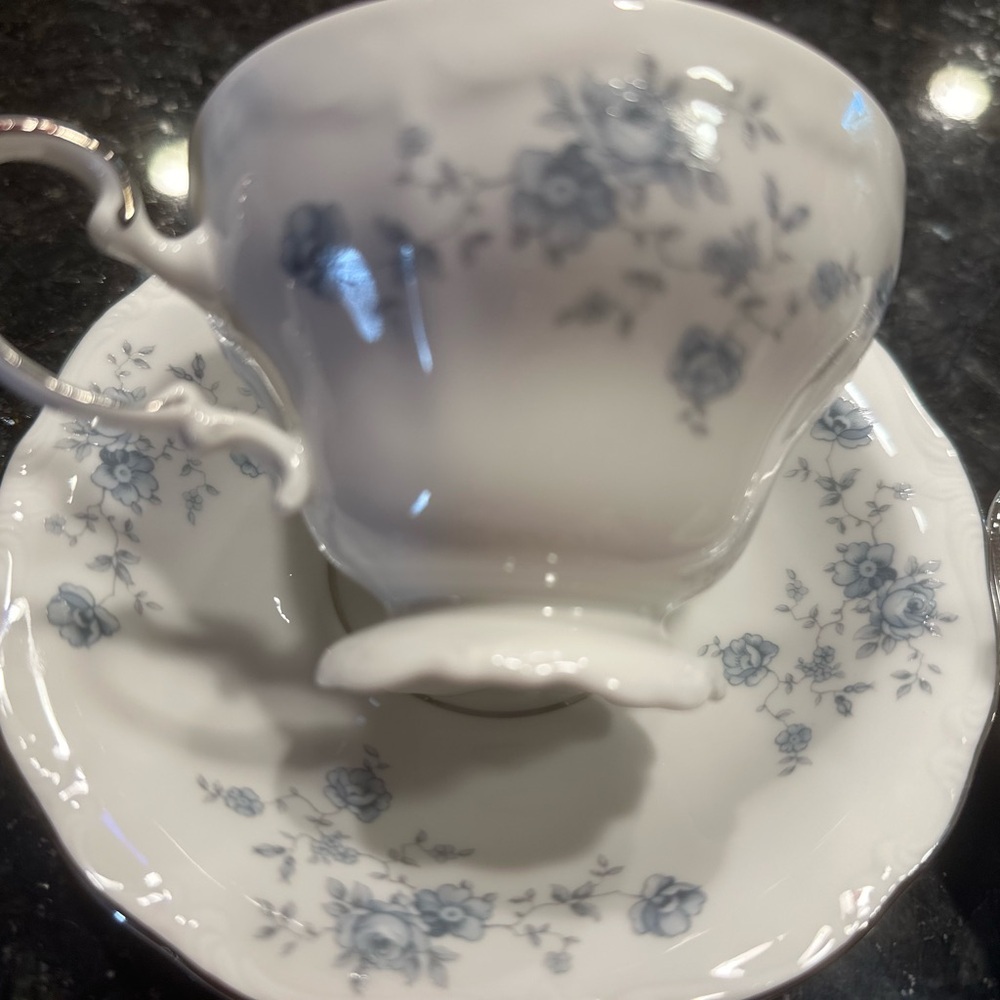 Johann Haviland 2 White and blue Porcelain cups with saucers - Picture 2 of 12